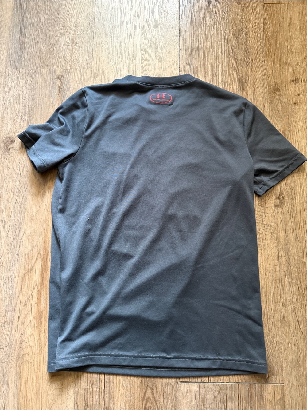 Under Armour Youth MD Loose Black Short-Sleeve Tee with Red Camo Logo - Picture 2 of 3